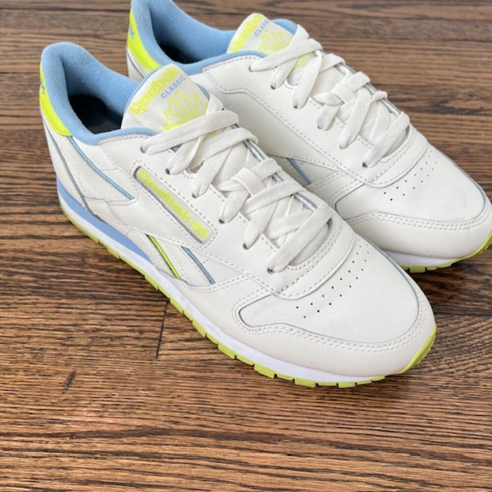 Reebok Classic White Blue Yellow Womens 7.5M Running Athletic Sneaker Retro